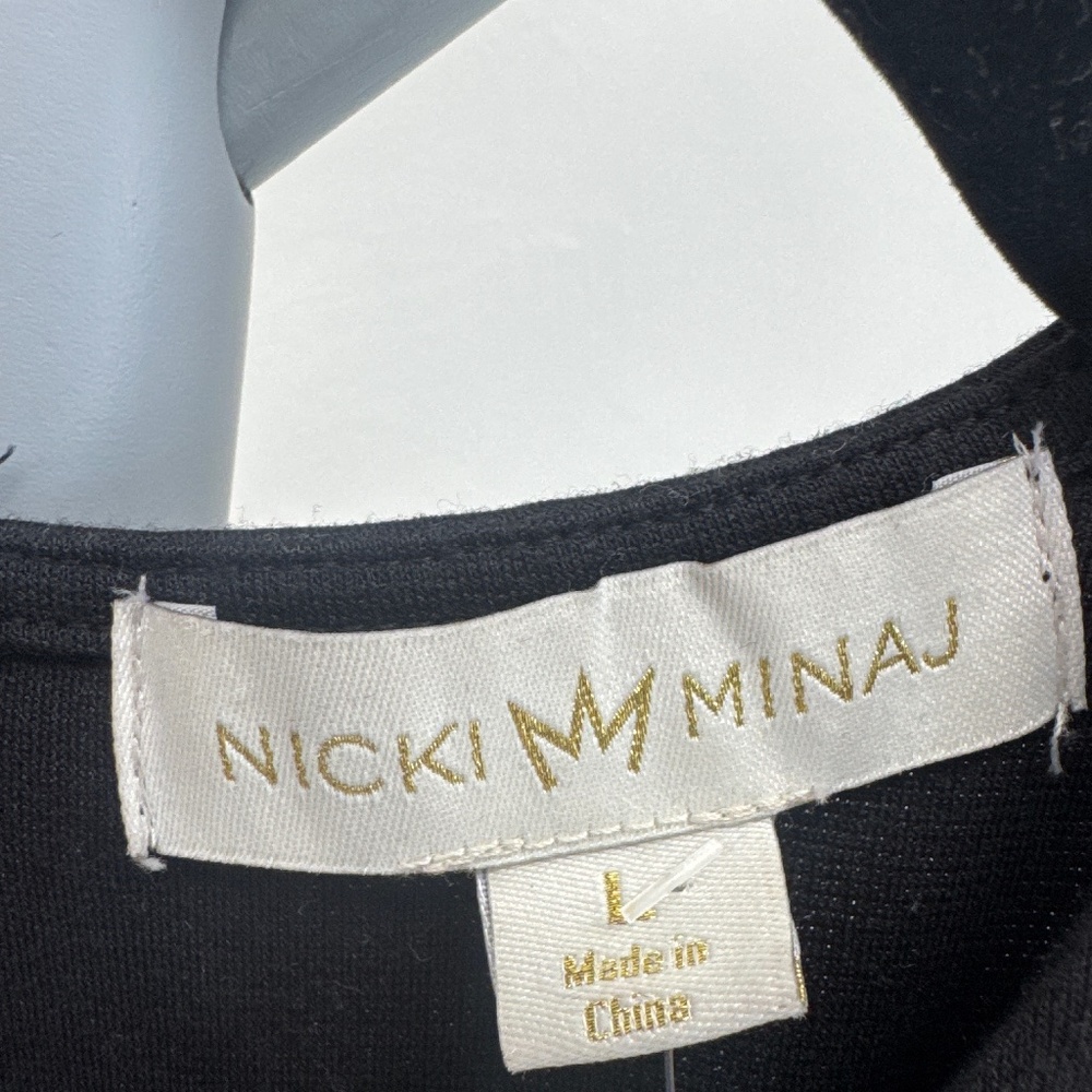 Niki Minaj Gets of and black dress